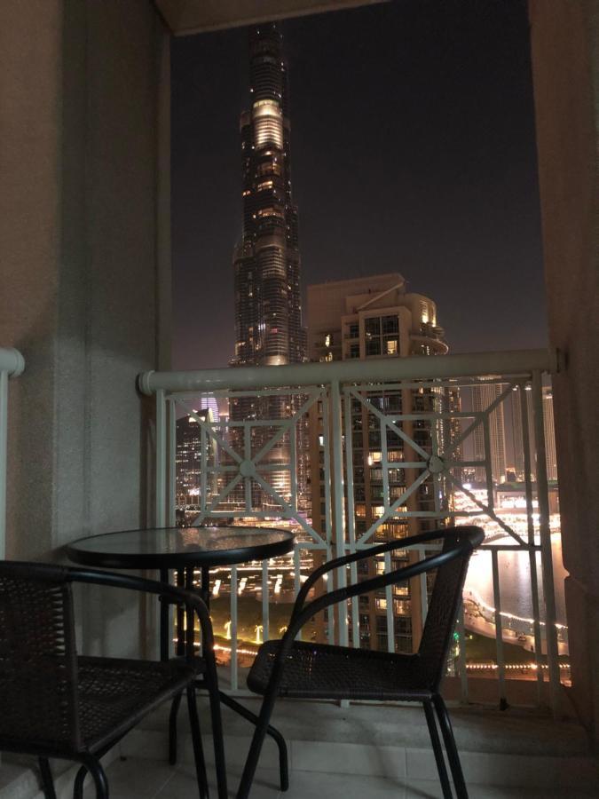 Downtown Boulevard One Bedroom Apt In 29 Blvd غرفة وصالة Burj & Fountain View Master Bedroom Plus 2 Single Beds In Living Room Dubai Eksteriør bilde
