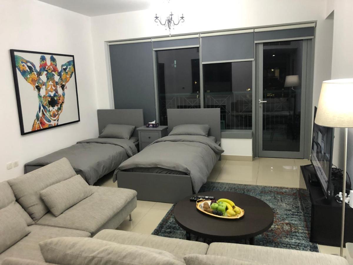 Downtown Boulevard One Bedroom Apt In 29 Blvd غرفة وصالة Burj & Fountain View Master Bedroom Plus 2 Single Beds In Living Room Dubai Eksteriør bilde